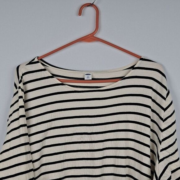 Ladies Pullover Blouse NWT - Picture 2 of 10